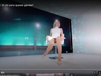 Alba Parietti upskirt senza mutandine