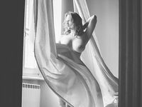 Luiza foto hot bionda italiana tettona social