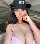 Naomi De Crescenzo influencer taliana tetton fica OF