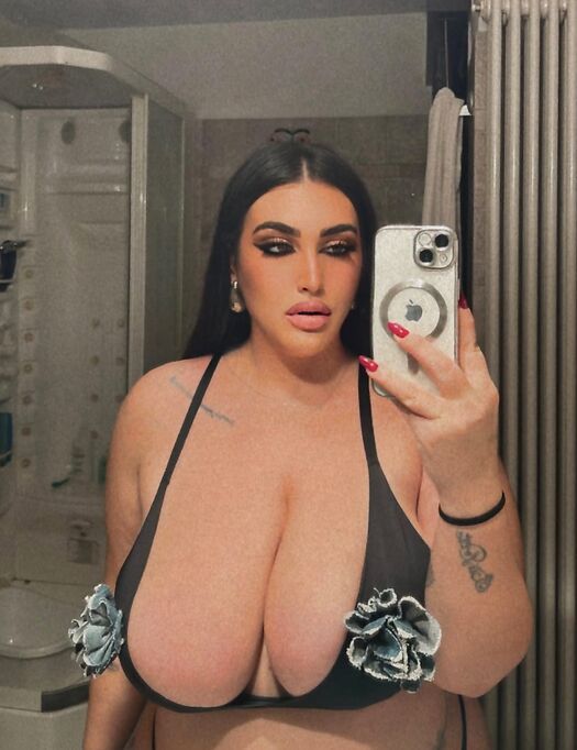 Le tettone di Alessia Barbarossa