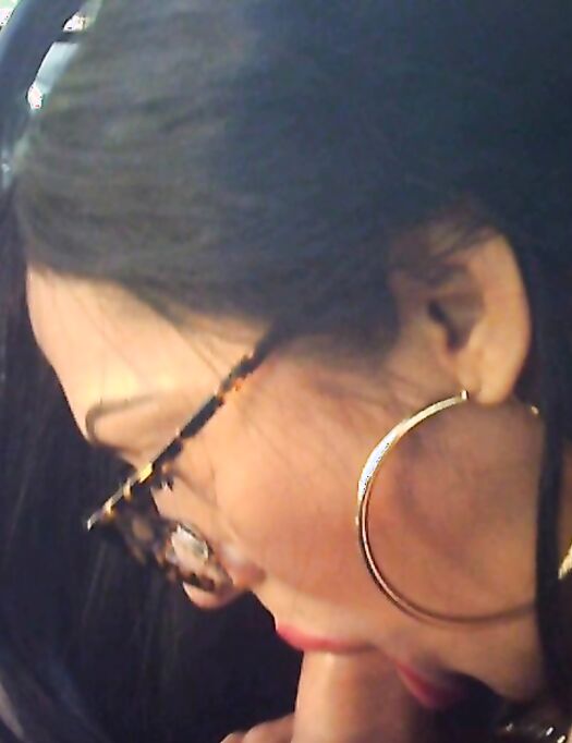 ElutzaLittledoll pompino in macchina