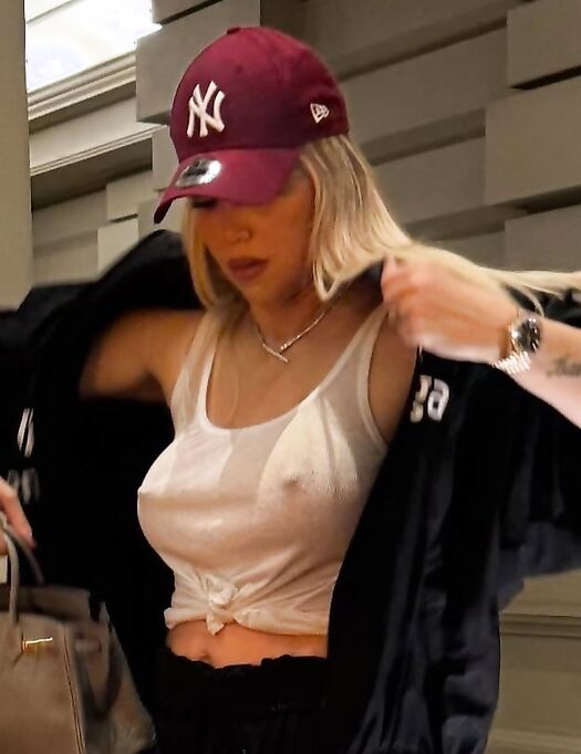 Wanda Nara non ce la fa proprio a non mostrare le tettone