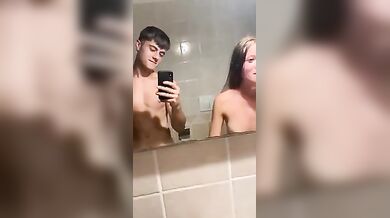 Ho il cazzo duro mettiti in ginocchio e succhia