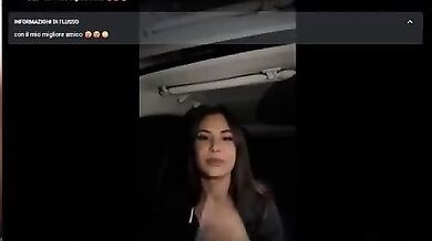 Violette succhia il cazzo ad un amico in live of