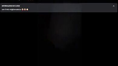 Violette succhia il cazzo ad un amico in live of