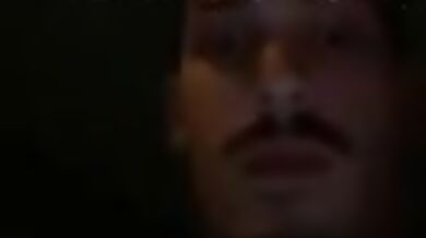 Teen napoletana lo succhia in macchina al fidanzato