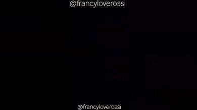 Ha voglia di succhiare il cazzo a uno sconosciuto