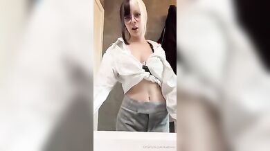 Kamixox si spoglia nuda of