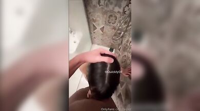 Laalemonz pompino in doccia con sborrata in faccia of