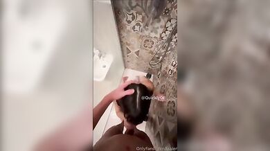 Laalemonz pompino in doccia con sborrata in faccia of