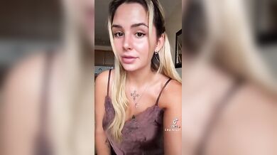 Giulia Vaneri fa sesso con un prete per of