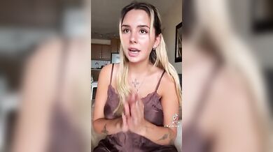 Giulia Vaneri fa sesso con un prete per of