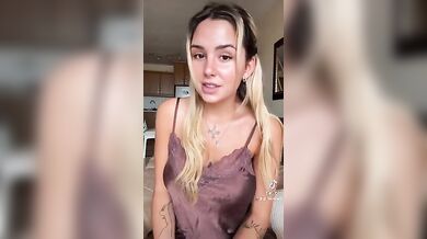 Giulia Vaneri fa sesso con un prete per of