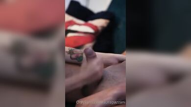 Aura video fa sborrare Denis con una sega of