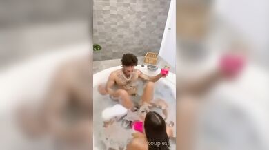 Giulia Ottorini video porno scopata in jacuzzi col suo ragazzo of