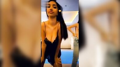 Martina Vismara e Naomi De Crescenzo culo e tette balletto hot