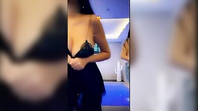 Martina Vismara e Naomi De Crescenzo culo e tette balletto hot