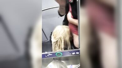 Pompino con ingoio in treno fidanzata italiana bionda