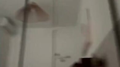 Alex Mucci scopata a pecorina da un amico