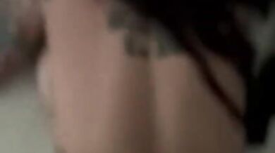 Alex Mucci scopata a pecorina da un amico