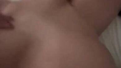 Alex Mucci scopata a pecorina da un amico