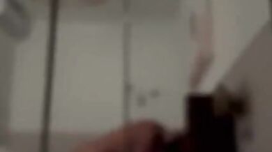 Alex Mucci scopata a pecorina da un amico