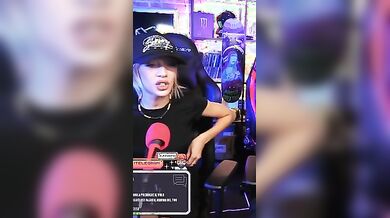 Chadia Rodriguez in live vuole uscire le tette