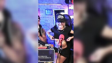 Chadia Rodriguez in live vuole uscire le tette
