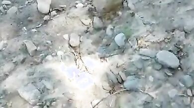 Giovane moglie italiana spompina in spiaggia sconosciuti