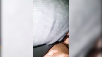 Pompino in macchina e cavalcata coppia italiana