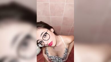 Regina spompina cazzo nero e poi si fa scopare