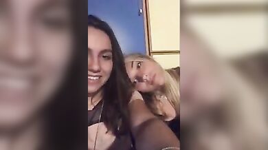 Dove lo hai fatto sborrare dimmi,in bocca? No sulle tette