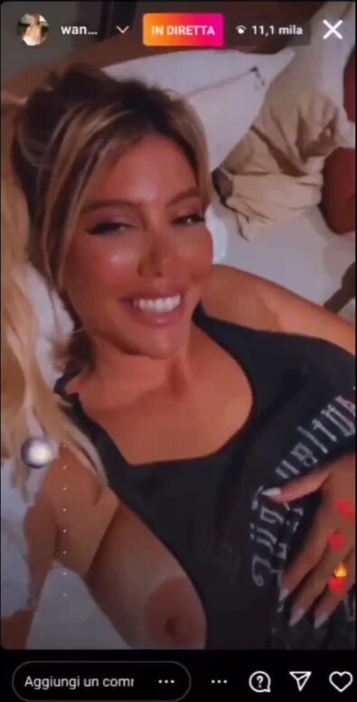 Wanda Nara ops tette in diretta Instagram