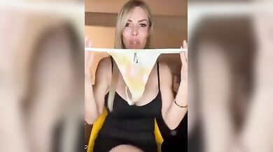 Emanuela Botto in diretta of eccitando i suoi fans