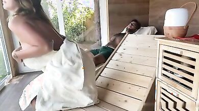 Mady nuda in vacanza