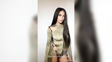 Elodie da cazzo in erezione