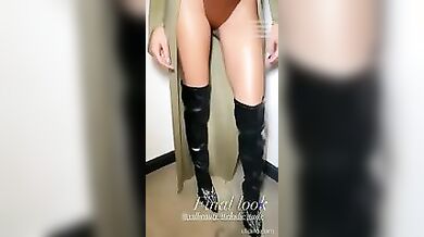 Elodie da cazzo in erezione