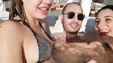 Trio Martina e Danika in jacuzzi