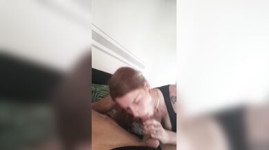 Pompino fidanzata rossa tatuata sborrata in bocca