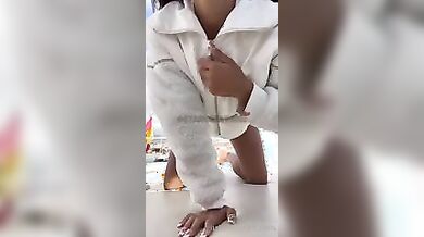 VOGLIO IL TUO CAZZO NEL CULO - Giulia Ottorini si masturba in barca