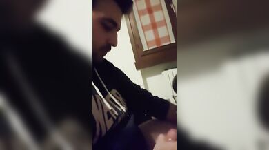 Che c'è? Dio che cagna che sei