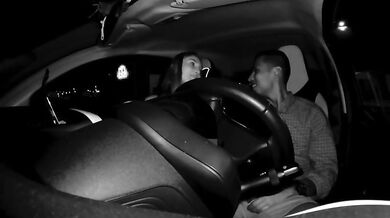 L'accompagna a casa e se la scopa in macchina