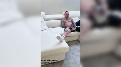 Marika Milani scopata e footjob sul divano