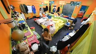 Sophie Codegoni topless al GFVIP