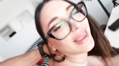 Sara Diamante si paga la vacanza facendosi chiavare