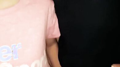 Sara Bell fesstino porno con tre amici coi cazzi grossi