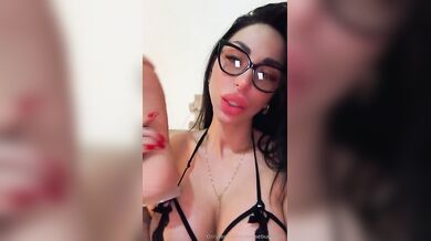 Denise Buranello della Pecora Nera gioca con bel cazzo of