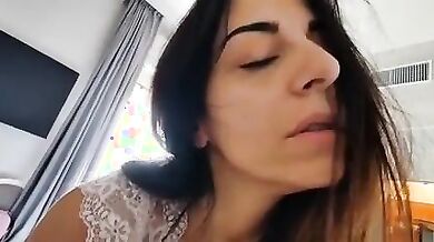 Appena svegli ci rilassiamo con una scopata Coppia italiana