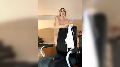 Emanuela Botto si masturba con dildo nuda of