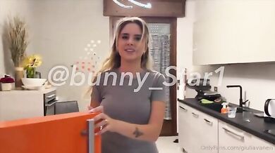 Giulia Vaneri sextape con fan